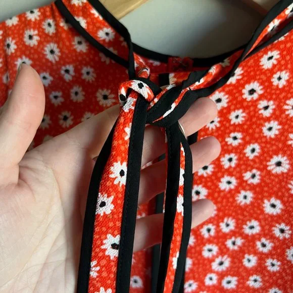 CeCe 🌺 Red Floral Dress with Black Trim - Picture 3 of 8